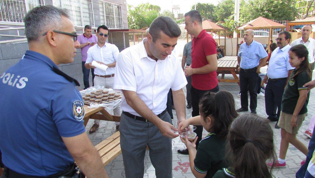 İlçe Milli Eğitim Müdürü Ali DURMAZ Cumhuriyet İlkokulunun Hazırladığı Aşure Programına Katıldı.