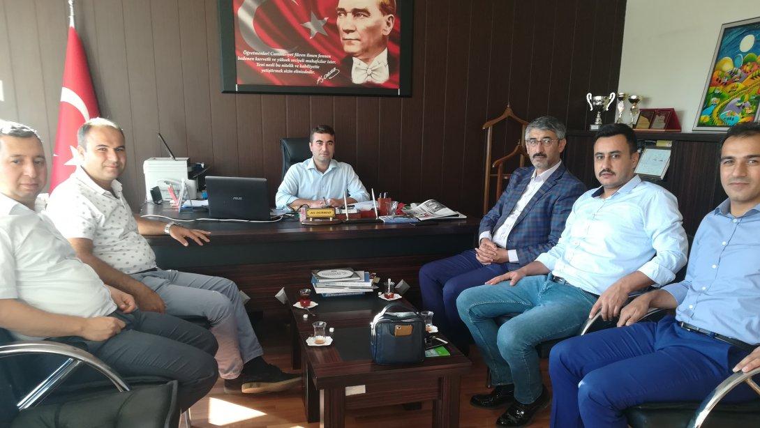 Osmaniye Memur-sen ve Eğitim Birsen Şube Başkanı Mahmut KARAMAN, İlçe Milli Eğitim Müdürü Ali DURMAZ'ı Makamında Ziyaret Etti.