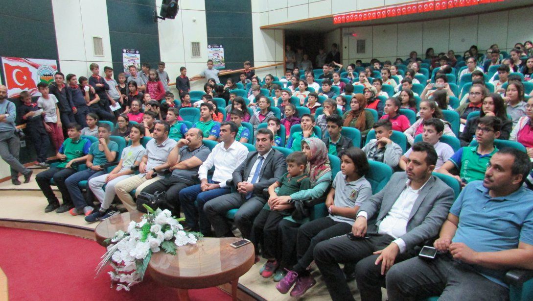 İlçe Milli Eğitim Müdürü Ali DURMAZ İnanmak ve Başarmak Konulu Konferansa Katıldı.