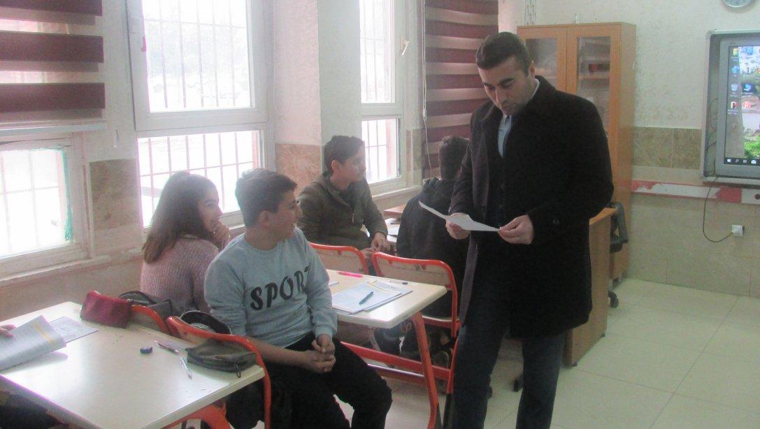 İlçe Milli Eğitim Müdürü Ali DURMAZ Ellek Şehit Necmettin Yıldız Ortaokulu Müdürlüğünü  Ziyaret Etti.