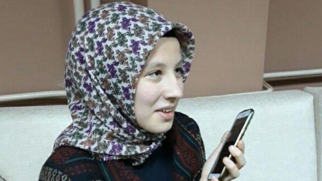 Öğrencimiz Esra Kansoy, Kur'an-ı Kerim'i Güzel Okuma Yarışmasında Dereceye Girdi.