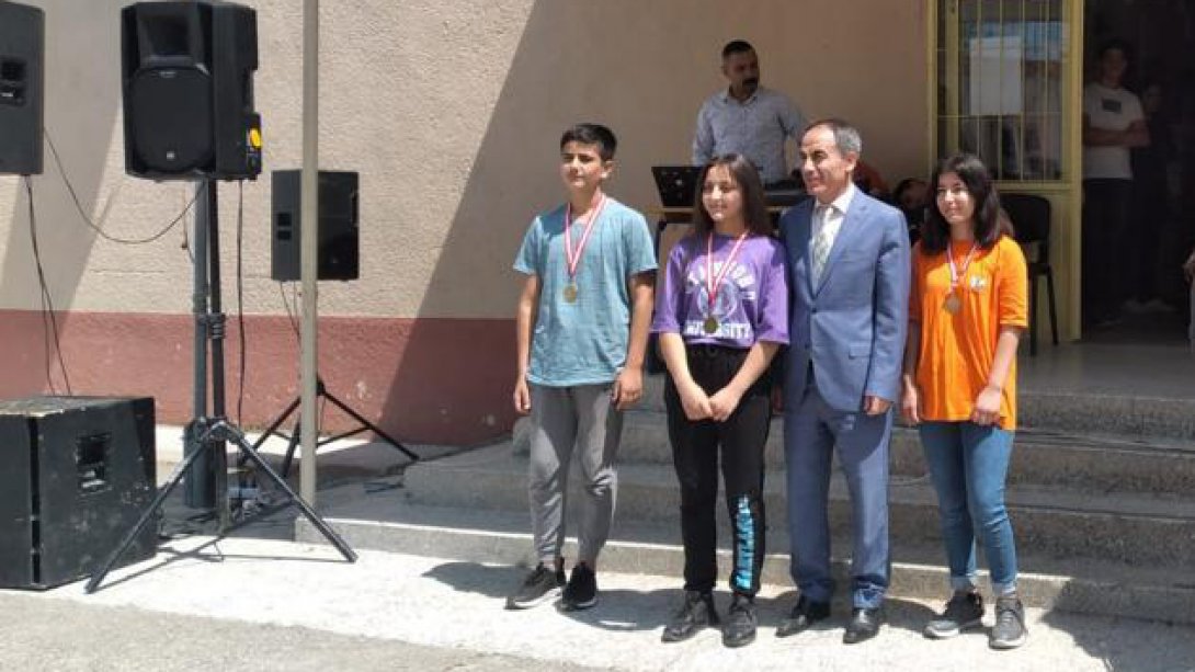 Ellek Anadolu Lisesi Bahar Şenliği Düzenledi.